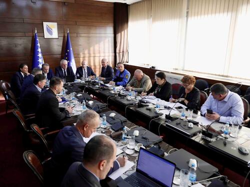 Uhljebima nikad dosta: Javni sektor sada bi da uređuje i privatne firme