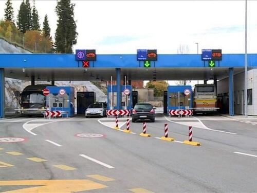 UIO BiH zaplijenila muške seksi lutke, bičeve, meso kamile...