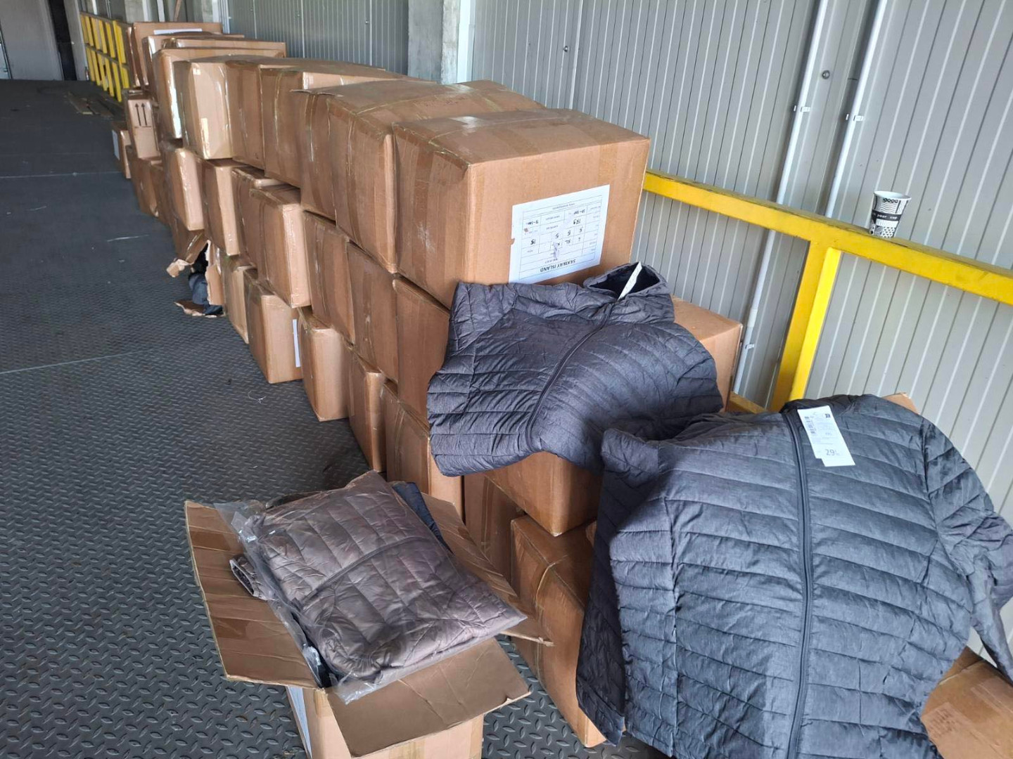 UIO oduzela 650 muških jakni iz Emirata na Gradišci