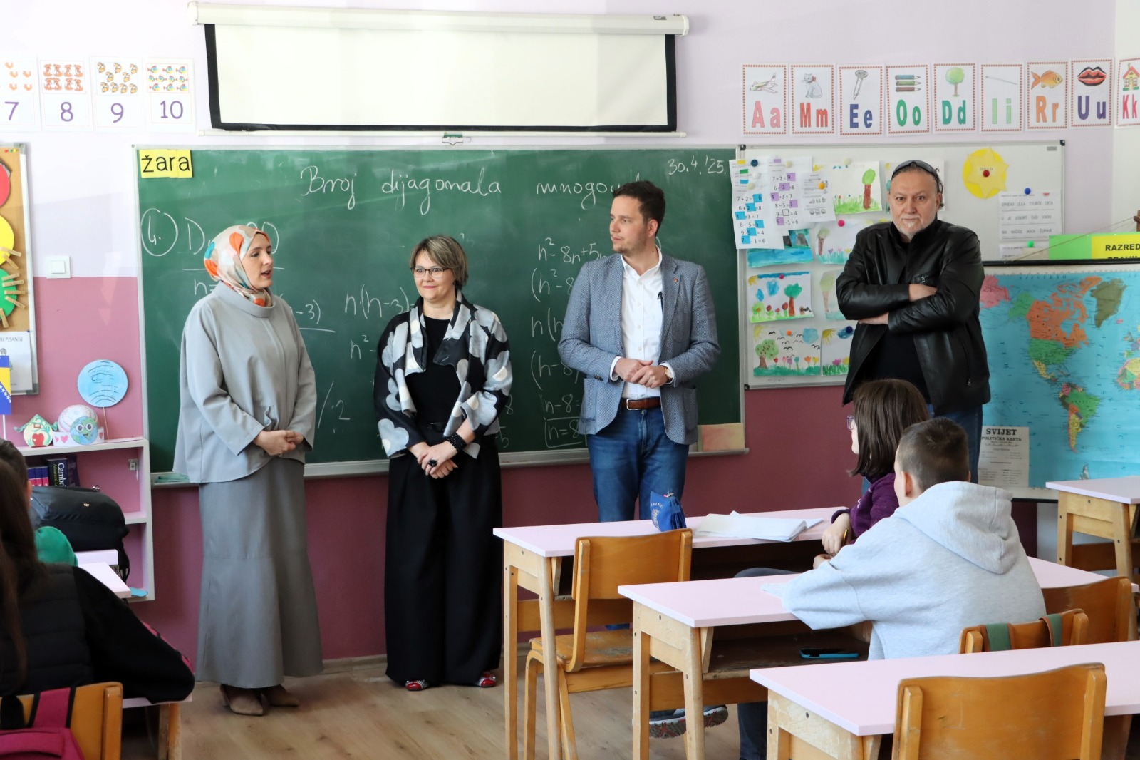 Uk, Hota-Muminović i Pandurević posjetili OŠ 'Šejh Muhamed ef. Hadžijamaković'