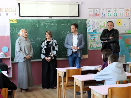 Uk, Hota-Muminović i Pandurević posjetili OŠ 'Šejh Muhamed ef. Hadžijamaković'