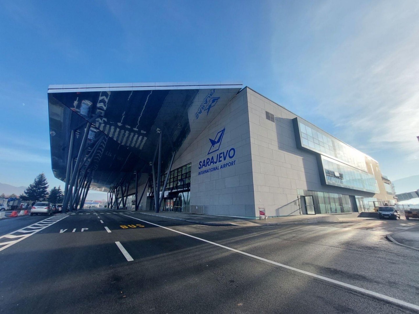 Uk: Rekordan broj putnika na sarajevskom aerodromu rezultat strateških mjera Vlade KS
