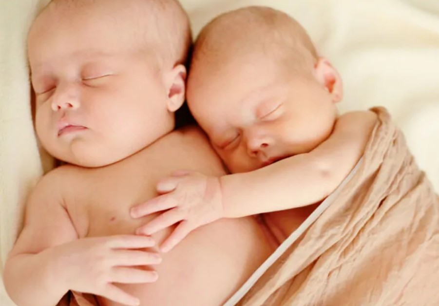 V Univerzitetnem kliničnem centru Republike Srbske se je v osmih mesecih rodilo 40 parov dvojčkov