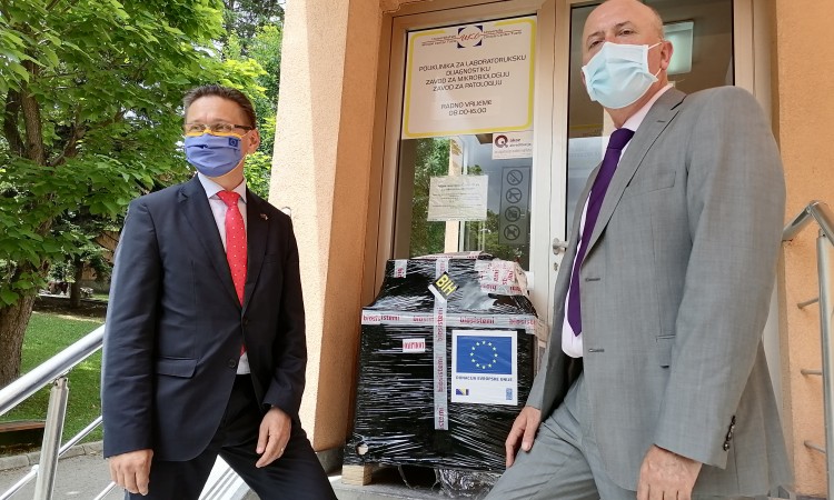 UKC Tuzla dobio novi PCR aparat za testiranje na Covid-19