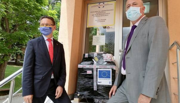 UKC Tuzla dobio novi PCR aparat za testiranje na Covid-19