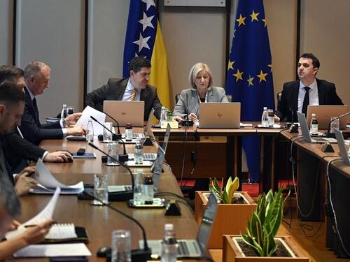 Ukinute carine na uvoz električnih auta, smanjene za uvoz hibridnih