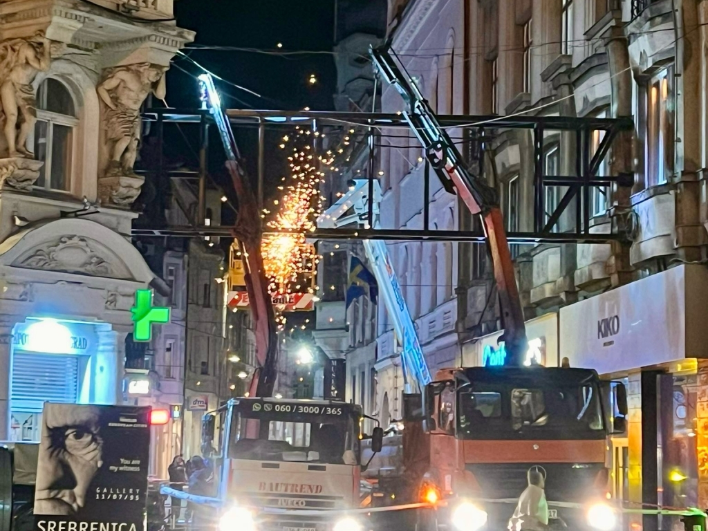 Uklonjen i drugi bespravni LED displej u centru Sarajeva
