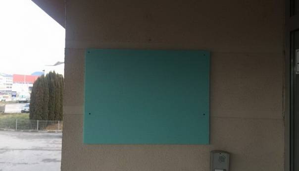 Sonja okom, Dodik skokom: Skinuta Karadžićeva ploča!