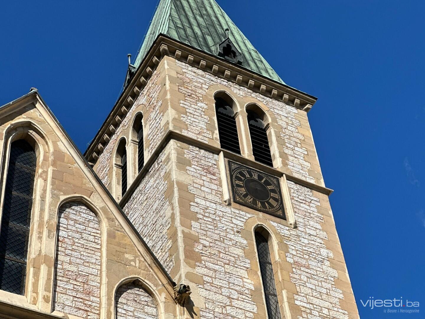 Uklonjene kazaljke sa sarajevske Katedrale