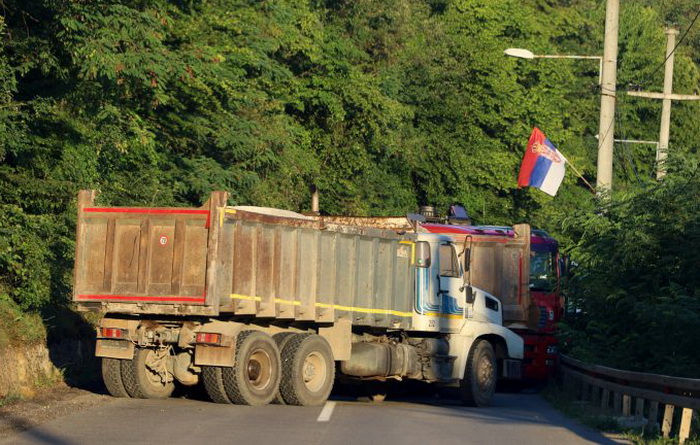 Uklonjene samo neke barikade na Kosovu, bilo pucnjave