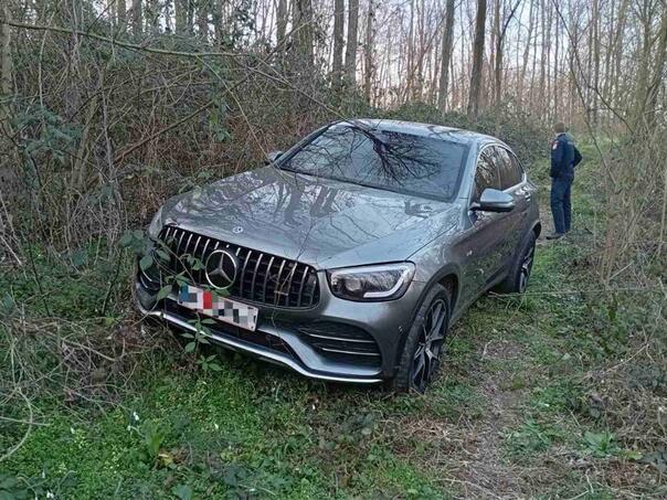 Ukradeni skupocjeni mercedes pronađen na šumskom putu