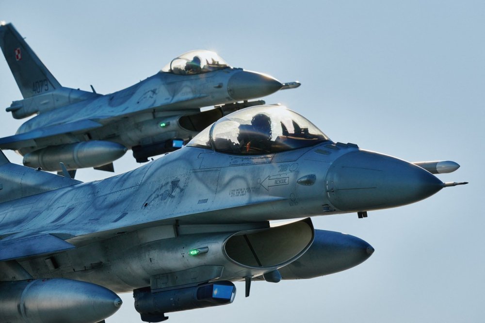 Ukrajina planira obučiti 'nekoliko desetaka' borbenih pilota za avione F-16