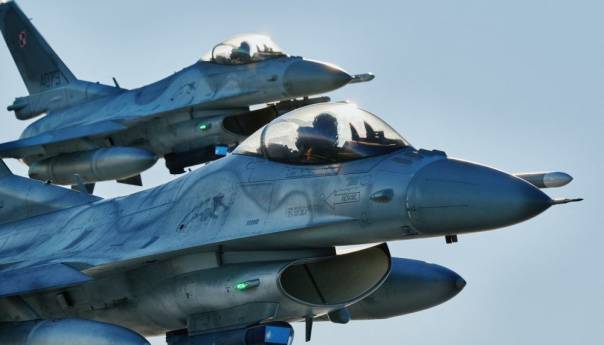 Ukrajina planira obučiti 'nekoliko desetaka' borbenih pilota za avione F-16