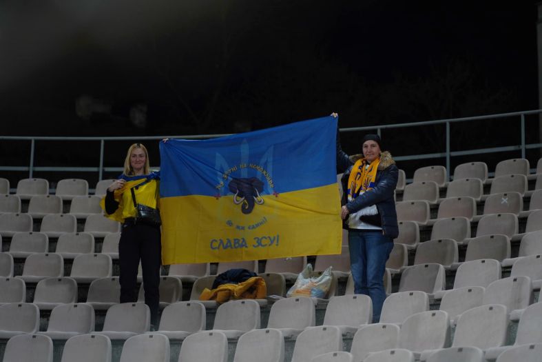 Ukrajinci na Bilinom Polju istakli zastavu svoje vojske