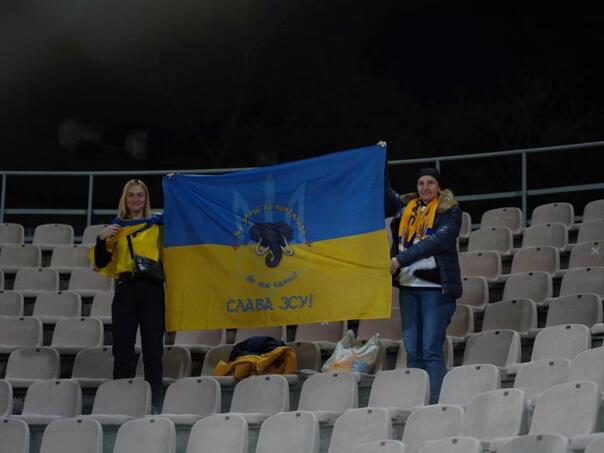 Ukrajinci na Bilinom Polju istakli zastavu svoje vojske