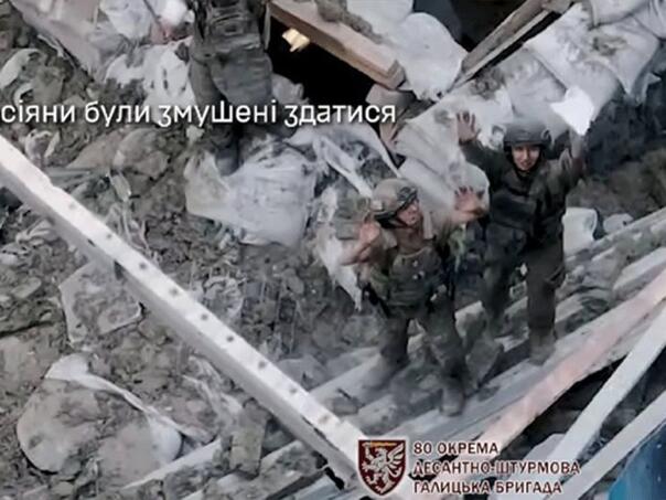 Ukrajinci objavili snimak predaje ruskih vojnika