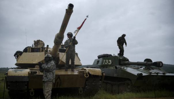 Ukrajini stižu moćni američki tenkovi, Rusi poručuju: “Gore kao i svi ostali”