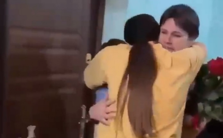 Ukrajinka iz Azovstala nakon 5 mjeseci sa svojom porodicom