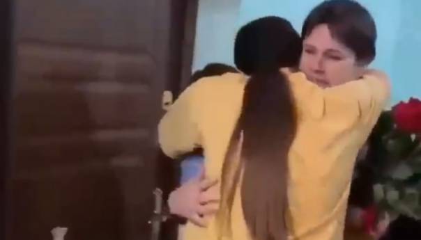 Ukrajinka iz Azovstala nakon 5 mjeseci sa svojom porodicom