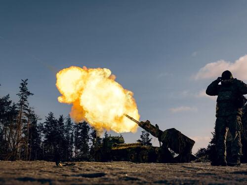 Ukrajinska vojska suočena s nedostatkom artiljerijskih granata