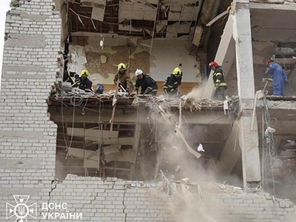 Ukrajinske vlasti: Broj mrtvih u napadu na vojni institut u Poltavi porastao na 55