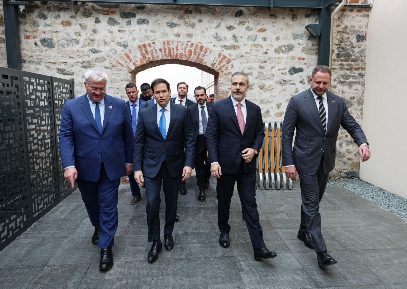 Ukrajinski, američki i ruski pregovarači sastaju se danas u Emiratima