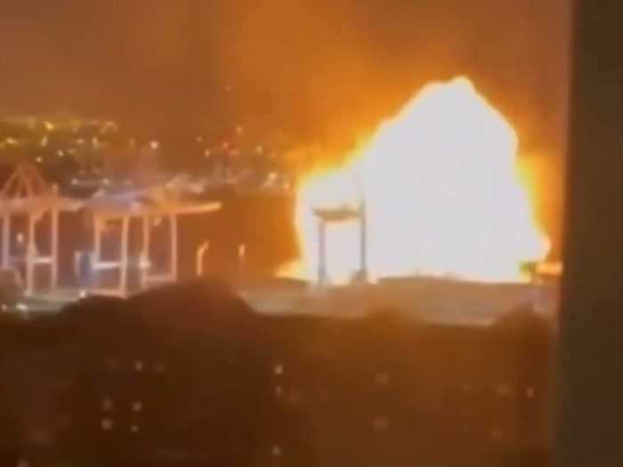 Ukrajinski dronovi pogodili ključnu rusku luku, gori naftni terminal