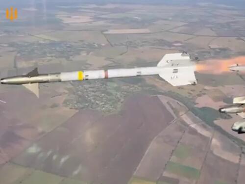 Ukrajinski F-16 u akciji: Pogledajte trenutak obaranja ruskih raketa i dronova
