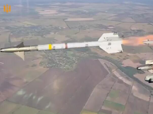 Ukrajinski F-16 u akciji: Pogledajte trenutak obaranja ruskih raketa i dronova