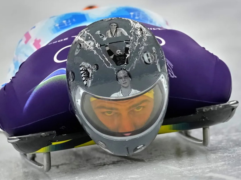 Ukrajinski olimpijac nosio kacigu s fotografijama ubijenih sunarodnjaka