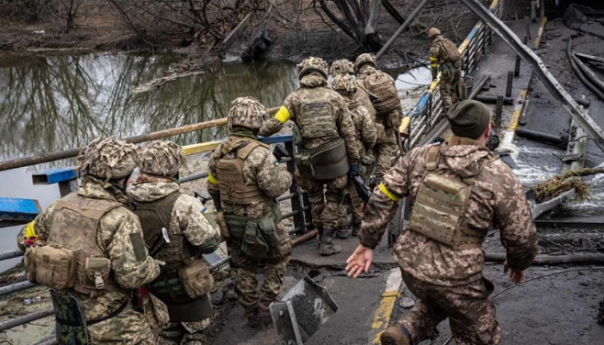 Ukrajinski vojnici povlače se iz dijelova Bahmuta dok Rusija pokreće novi napad