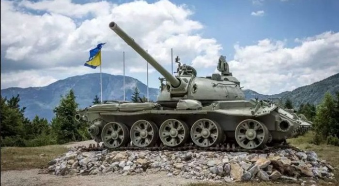 Ukrali gusjenice tenka sa spomen obilježja kod Trnova