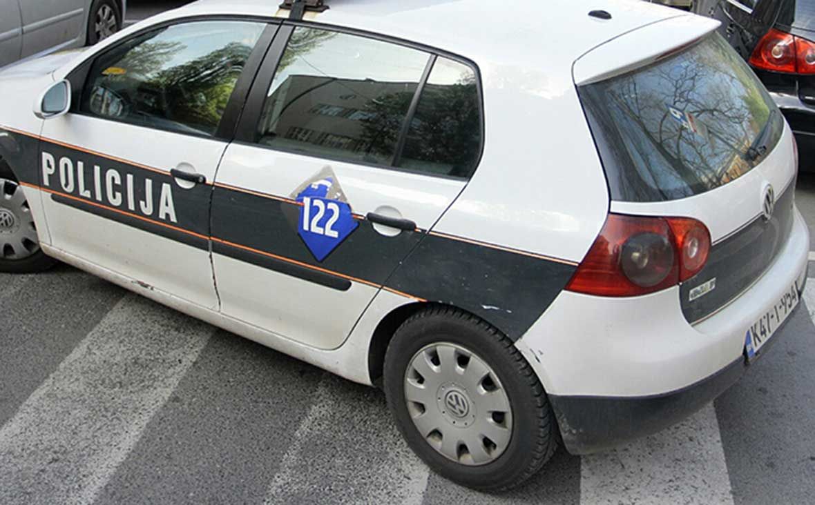 Ukrao auto, u njemu sletio s ceste i završio u bolnici