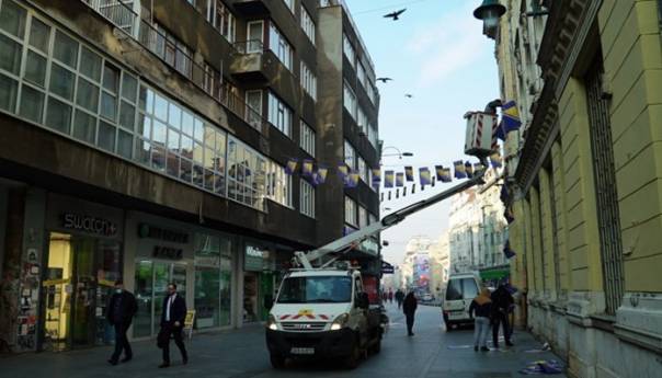 Ukrašavanje Sarajeva povodom 25. novembra