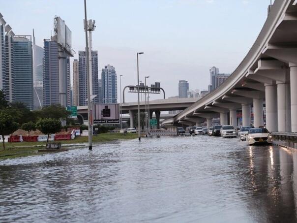 Ulice Dubaija poplavljene nakon pljuska