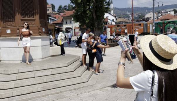 Ulice Sarajeva prepune građana i turista