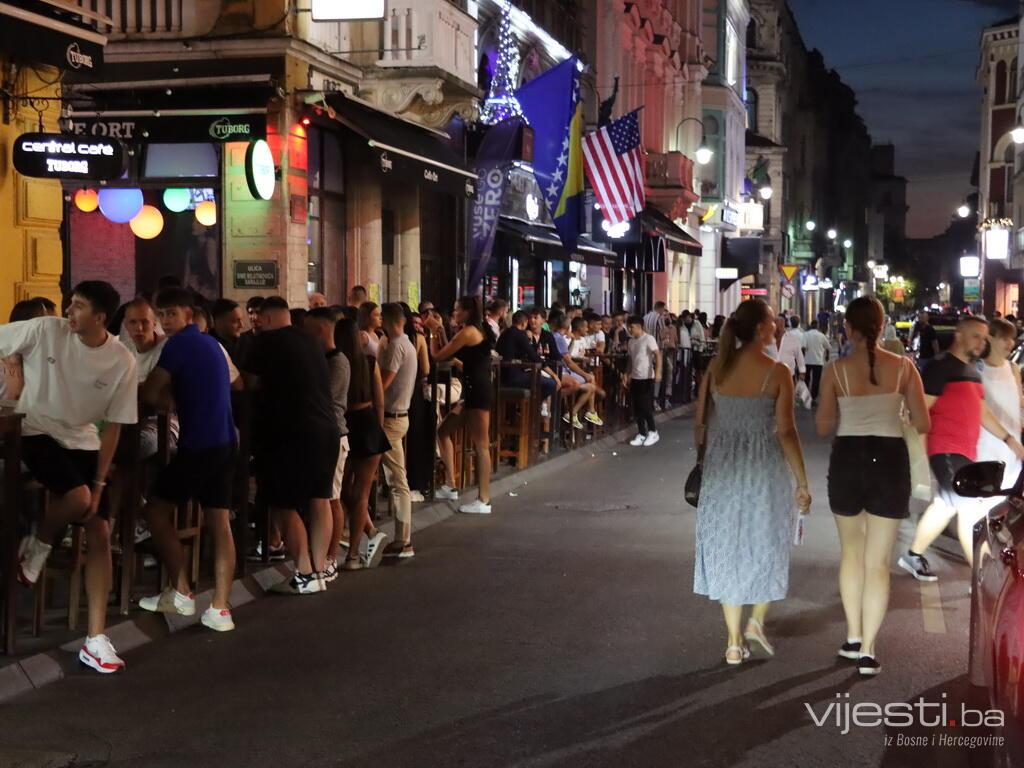 Ulice Sarajeva pune građana i turista, pogledajte šta smo zabilježili
