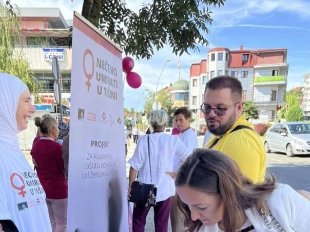 Ulična akcija u Cazinu: Za kvalitetniju zaštitu žena od nasilja u FBiH