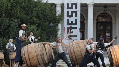 Ulični spektakl 'Moby Dick' oduševio Sarajevo virtuoznošću izvedbe