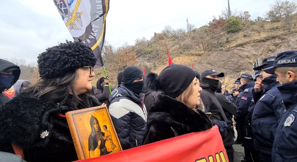 Ultradesničari iz Srbije napravili incident na prelazu Jarinje