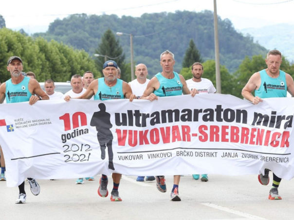 Ultramaratonci iz Vukovara stigli u Potočare: Suživot, tolerancija, jednakost za sve