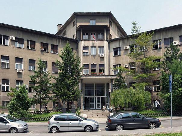 Umalo nova tragedija: Pao dio plafona na Medicinskom fakultetu u Beogradu