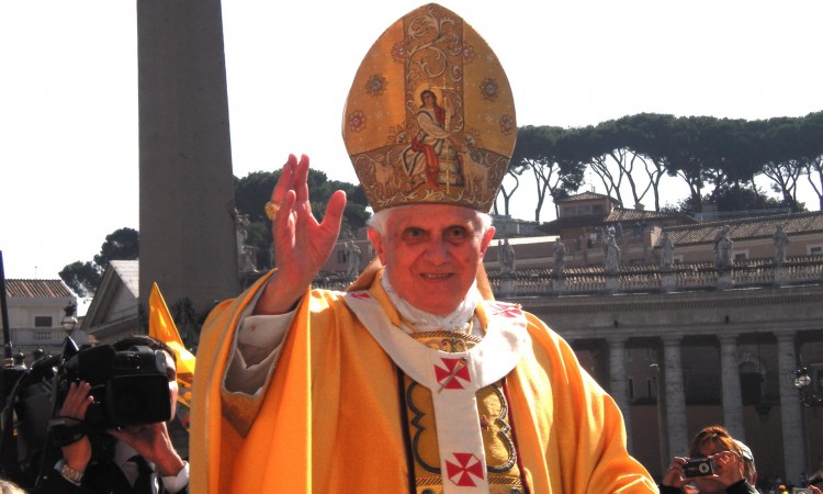 Umirovljeni papa se protivi mijenjanju pravila celibata