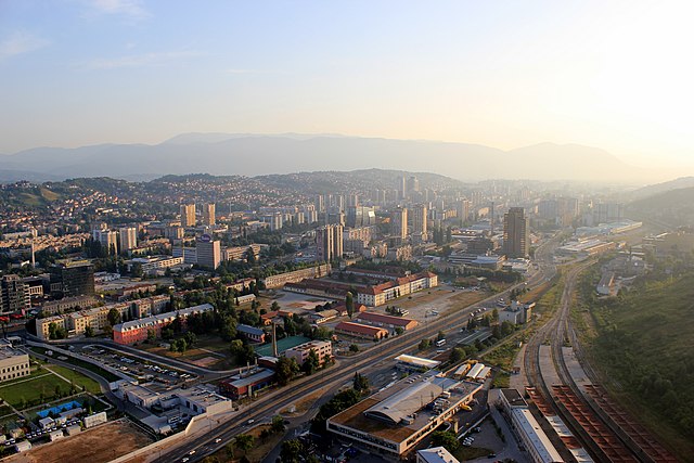 Umjereno oblačno i vjetrovito vrijeme jutros u BiH