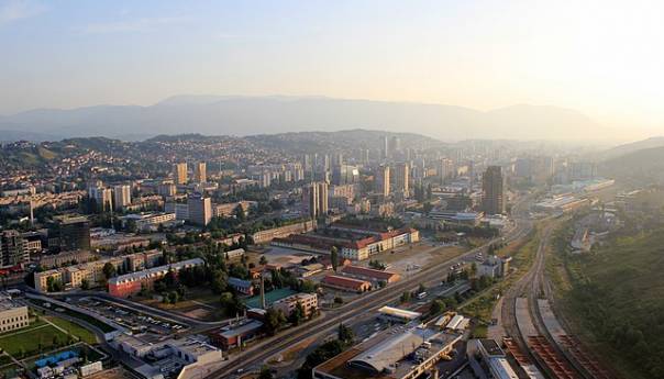 Umjereno oblačno i vjetrovito vrijeme jutros u BiH