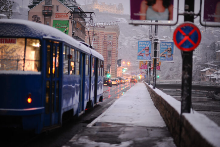 Umjereno oblačno vrijeme u BIH ponegdje sa snijegom, sunčanije u Hercegovini