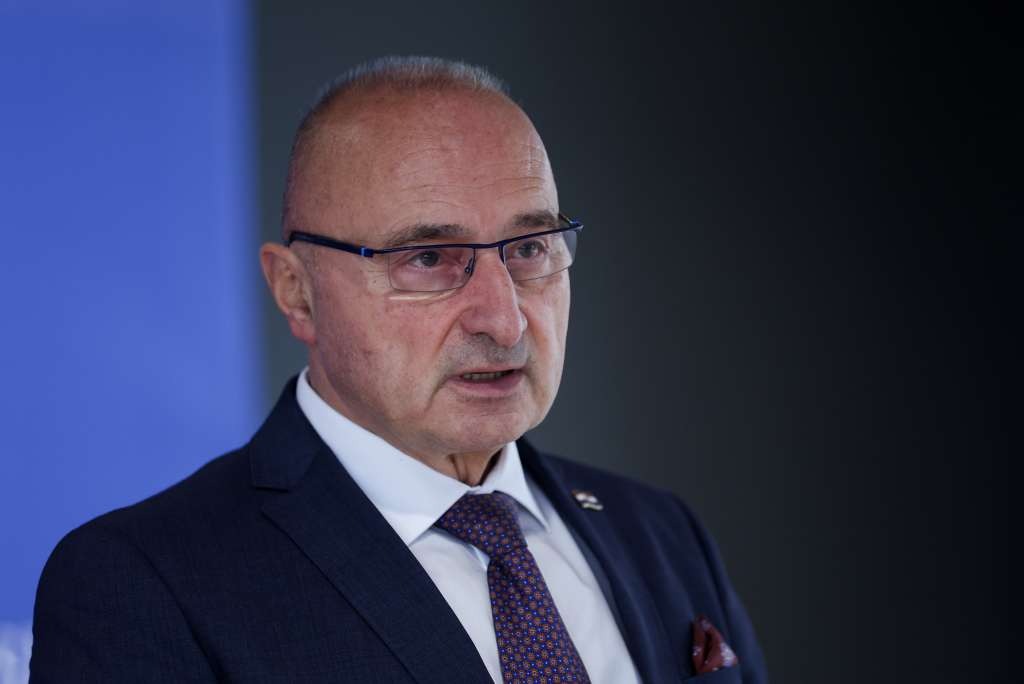 Umjesto o Dodiku, Radman u NATO-u govorio o Izbornom zakonu