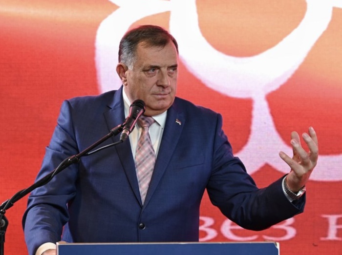Umjesto policije, Dodik sada Schmidtu sprema jaja