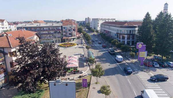Umjesto u kućnoj izolaciji, kretali se po Laktašima