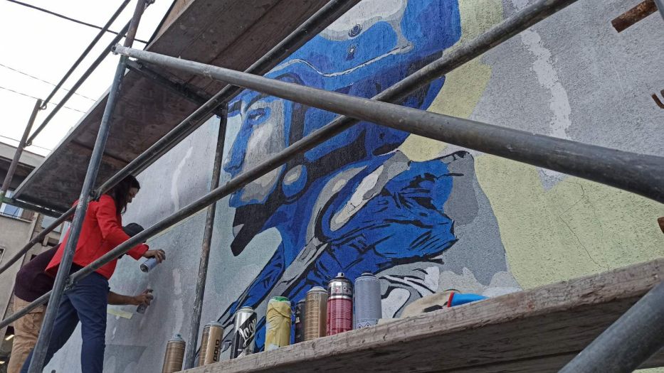 Umjetnica iz Bijeljine nacrtala mural za OS BiH u Tuzli